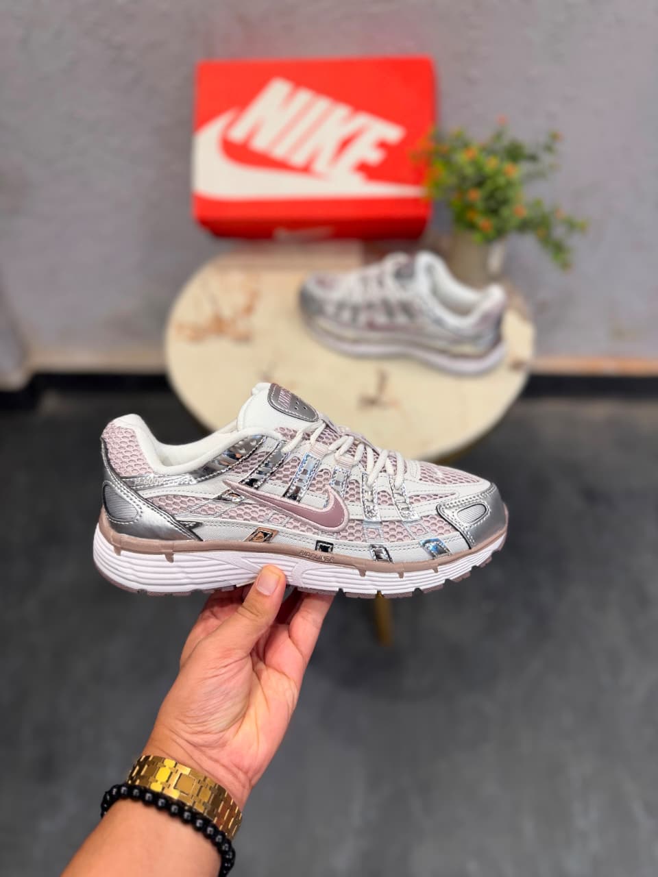 NIKE P 6000 TRAINER METALLIC WINE SWOOSH