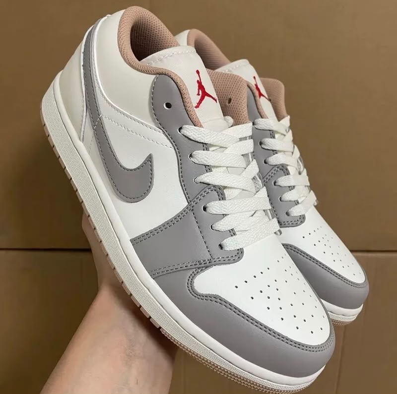 NIKE AIR JORDAN 1 LOW  SAIL COLLEGE GREY RATTAN