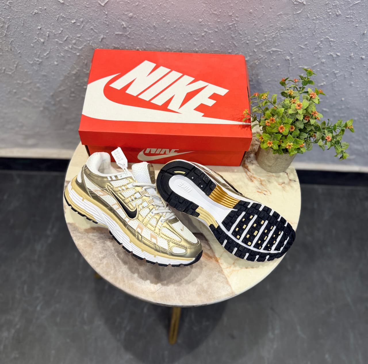 NIKE P 6000 TRAINER METALLIC GOLD