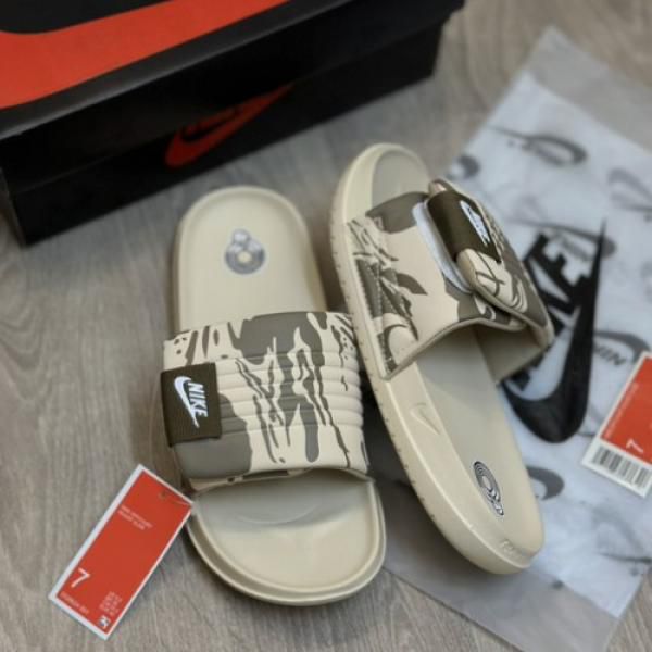 NIKE SLIDES