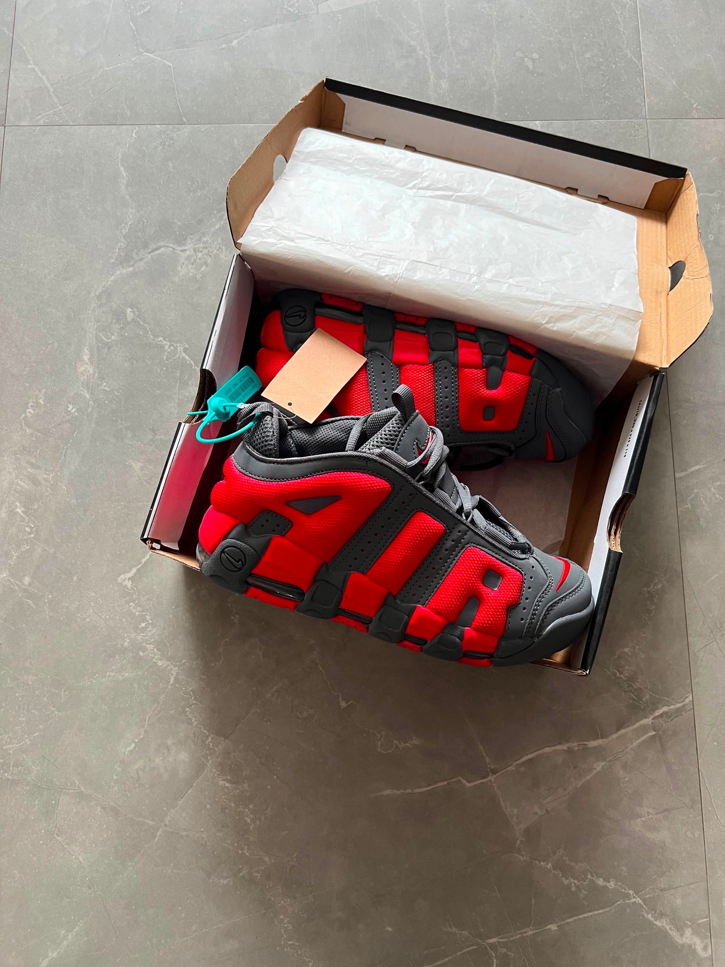 NIKE AIR  UPTEMPO 2026