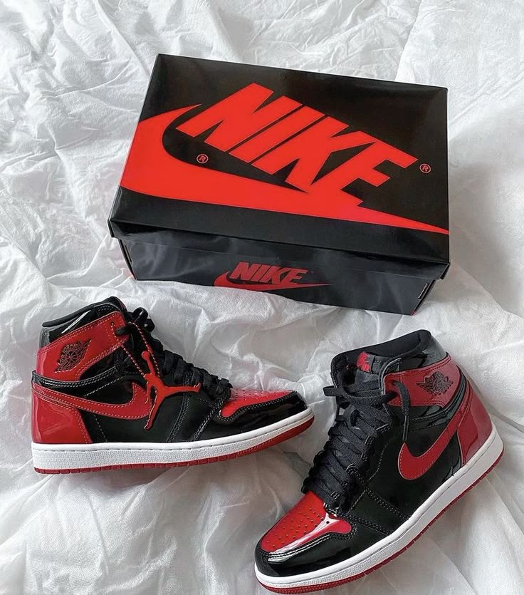 AIR JORDAN 1 HIGH PATENT BRED U.A