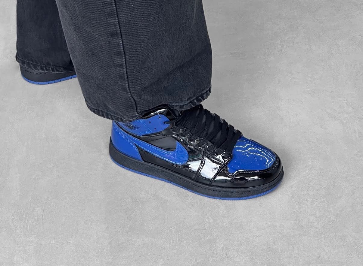 AIR JORDANS RETRO 1 PATENT BLUE BLACK