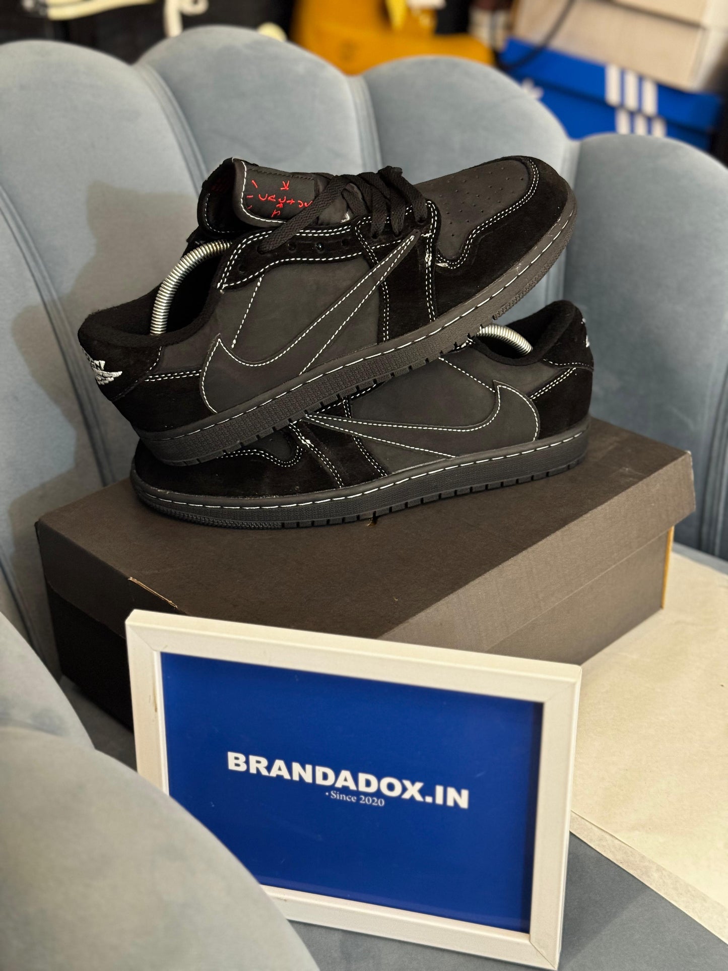 AIR JORDAN 1 LOW X TRAVIS SCOTT PHANTOM BLACK