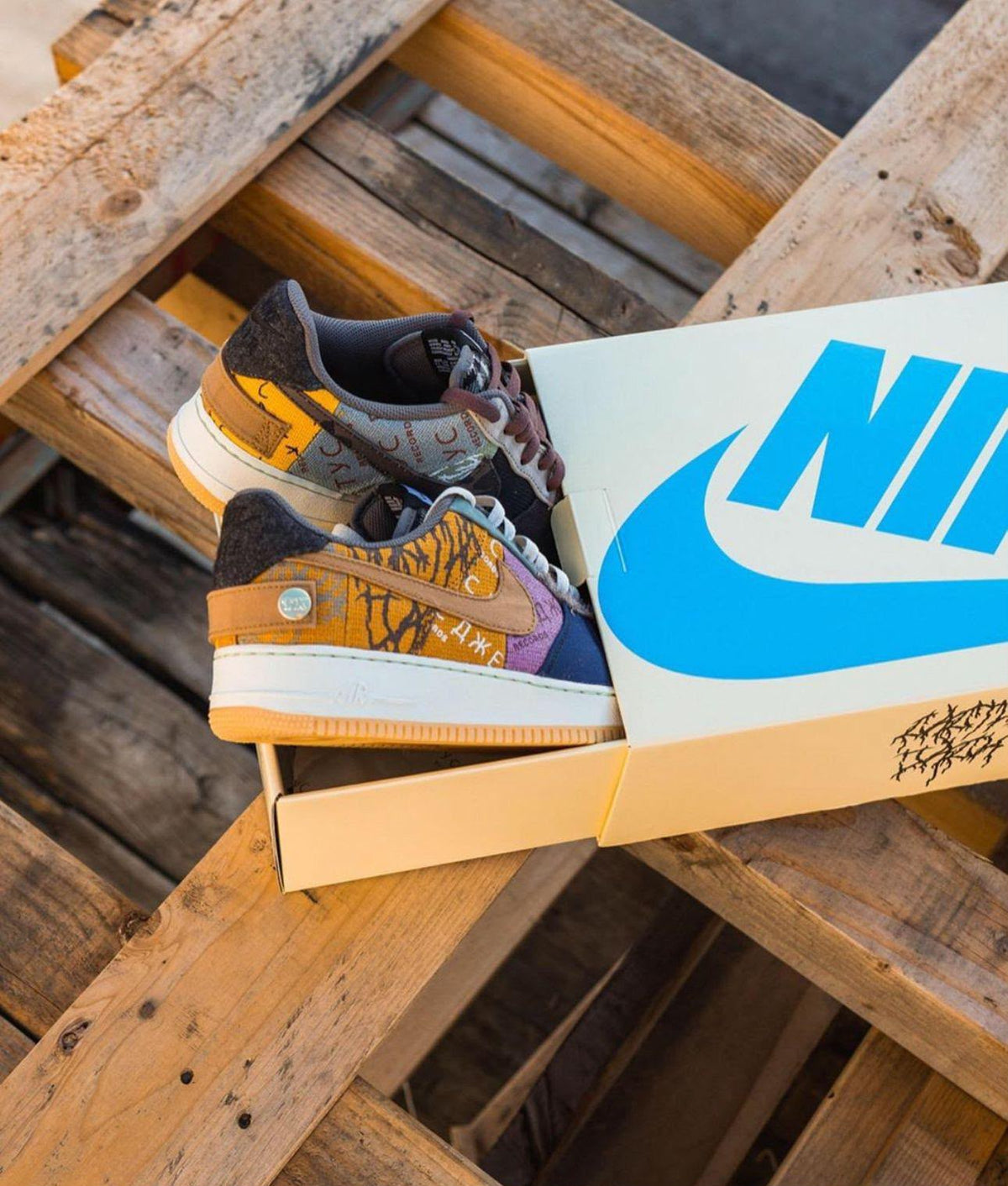 NIKE AIRFORCE 1 LOW X TRAVIS SCOTT CACTUS JACK