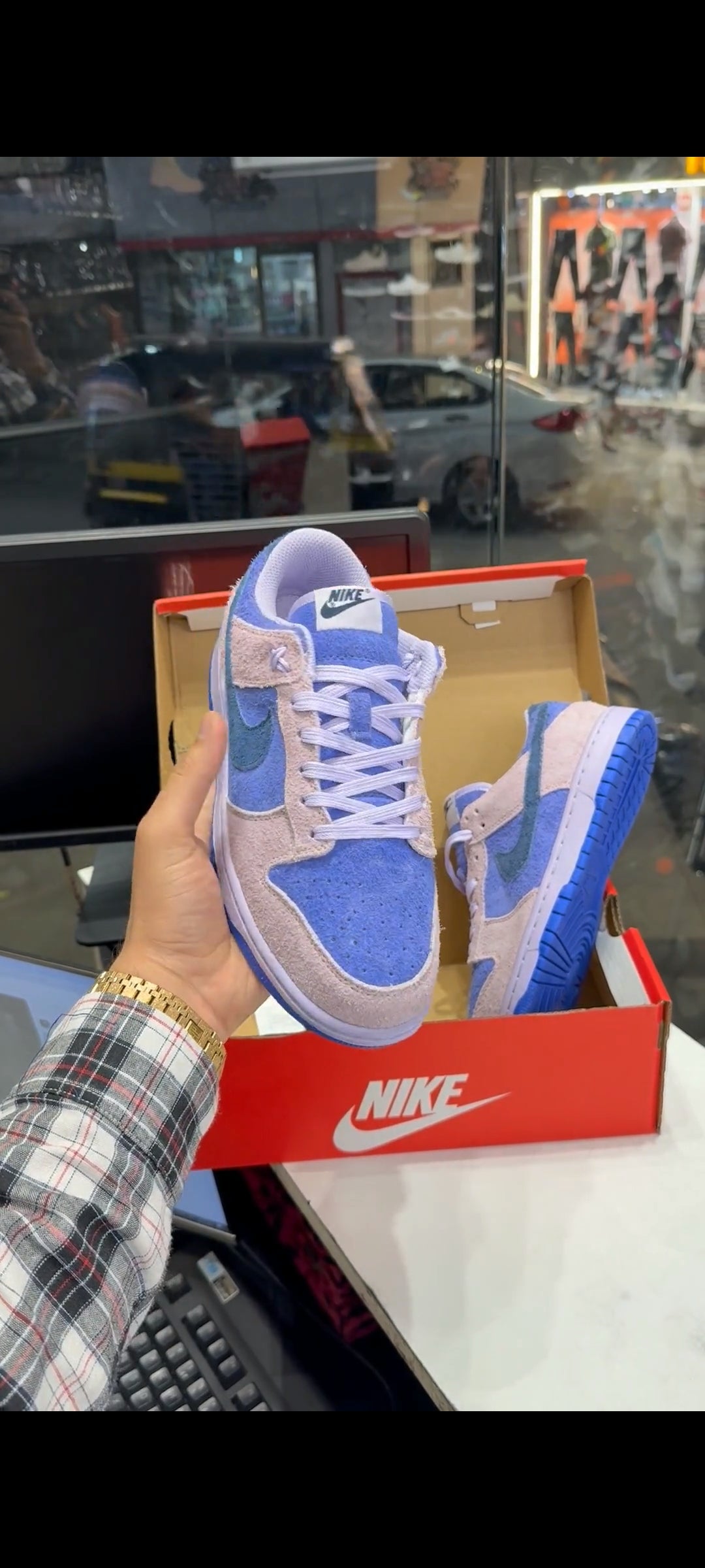 NIKE SB DUNK LOW HYDRANGEAS