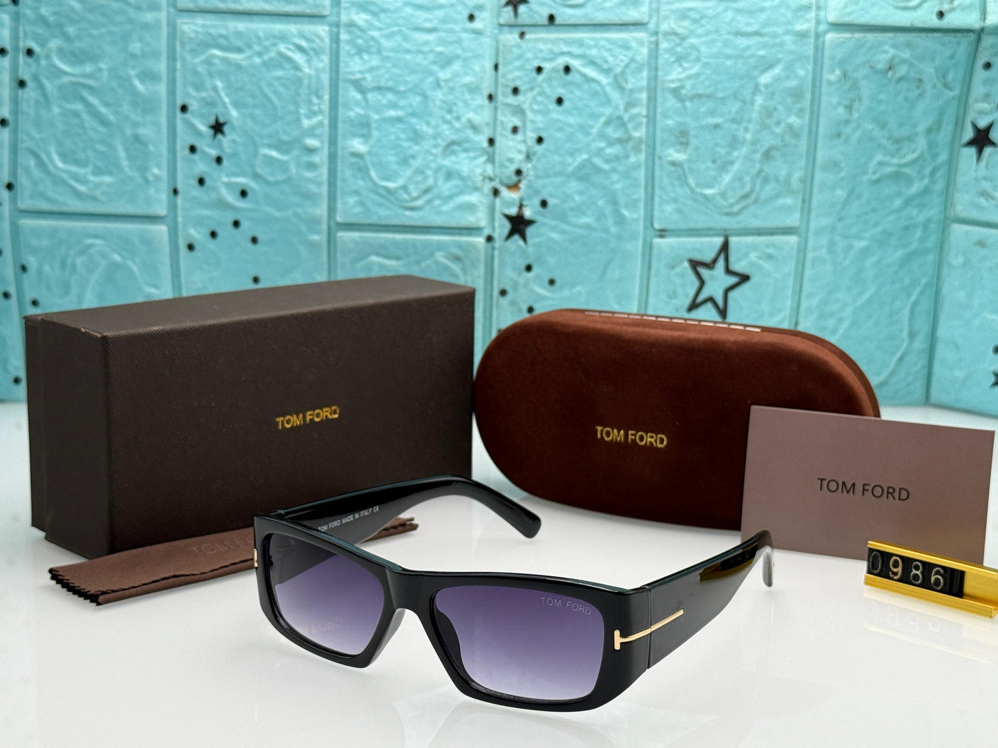 TOM FORD
