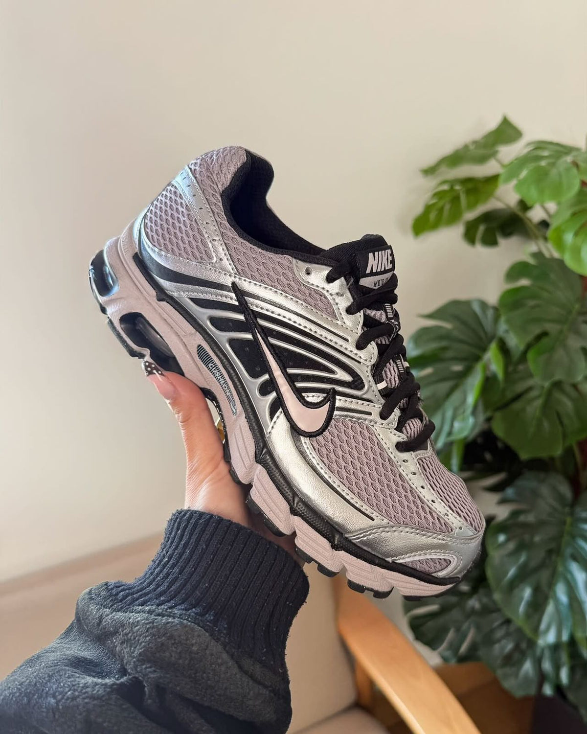 NIKE AIRMAX INITIATOR MOTO 2K METALLIC SILVER