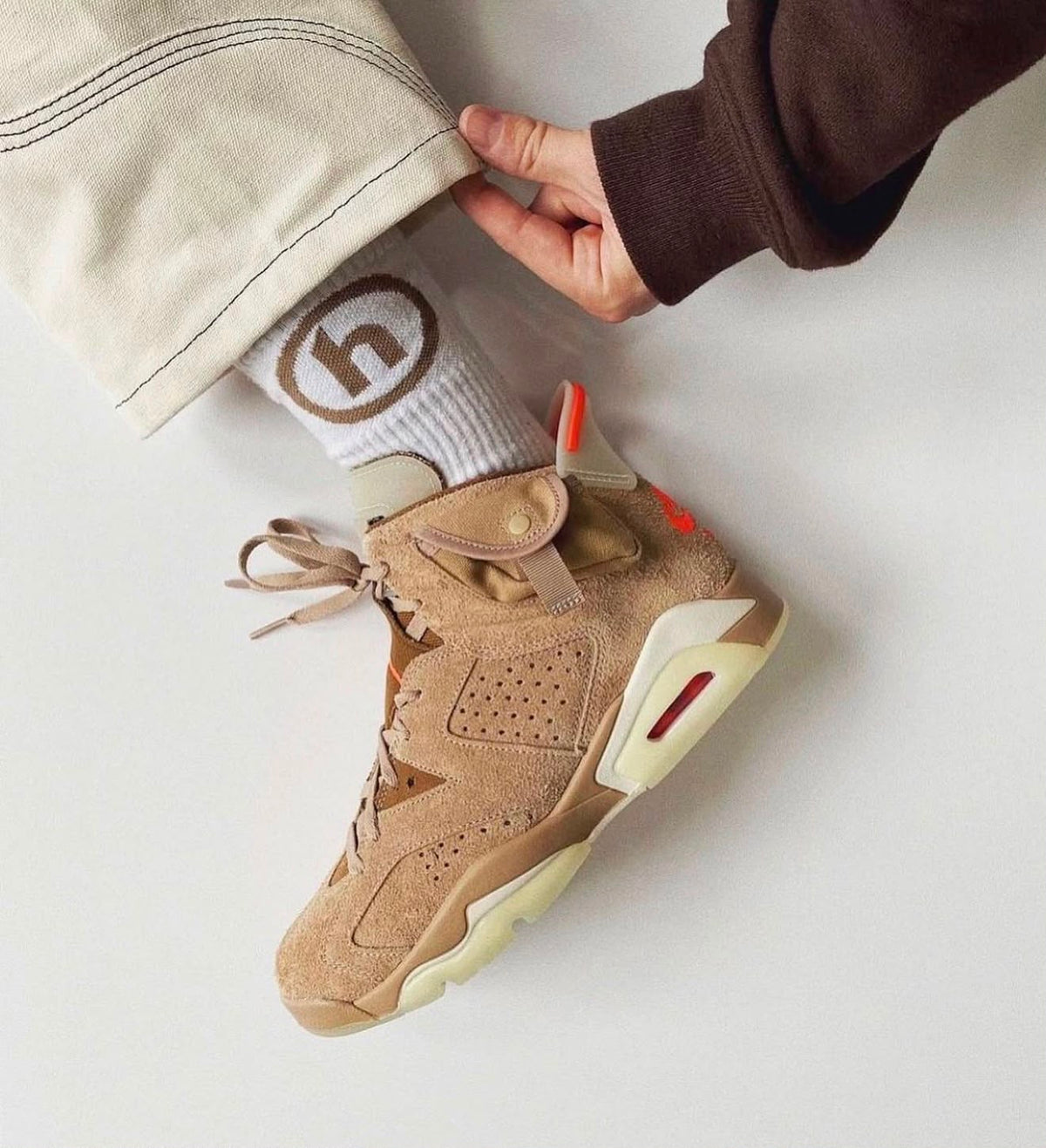 NIKE AIR JORDAN 6 RETRO TRAVIS SCOTT BRITISH KHAKI