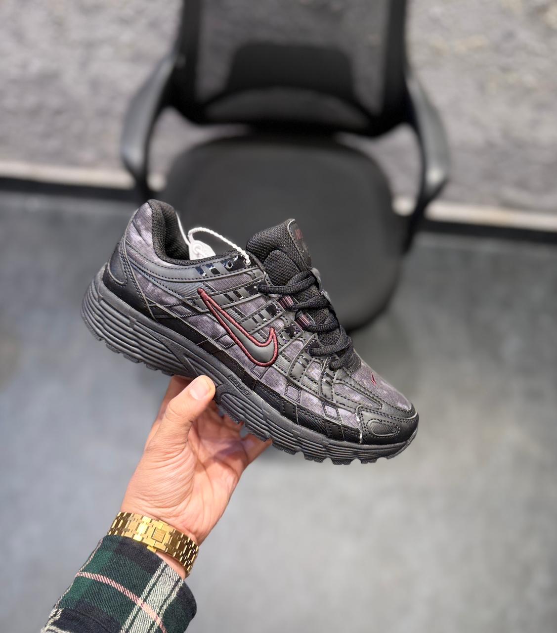 NIKE P 6000 TRAINER BLACK MAROON