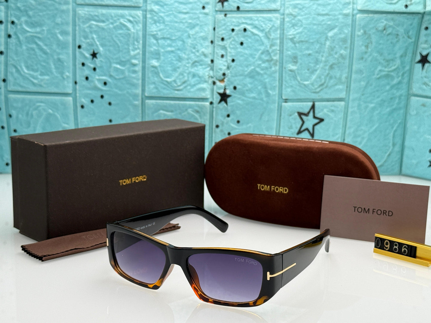 TOM FORD