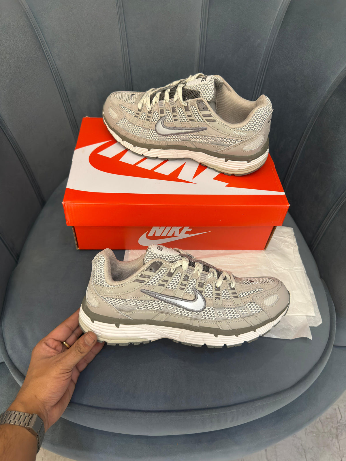 NIKE P 6000 TRAINER METALLIC GREY