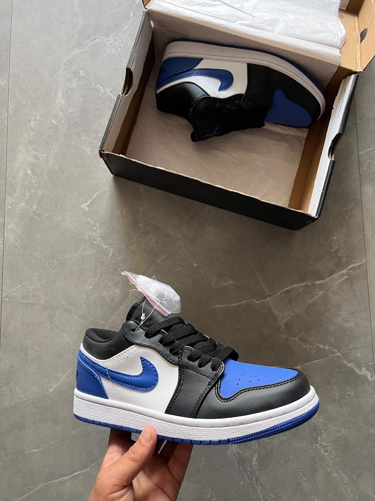 NIKE AIR JORDAN CUT LOW