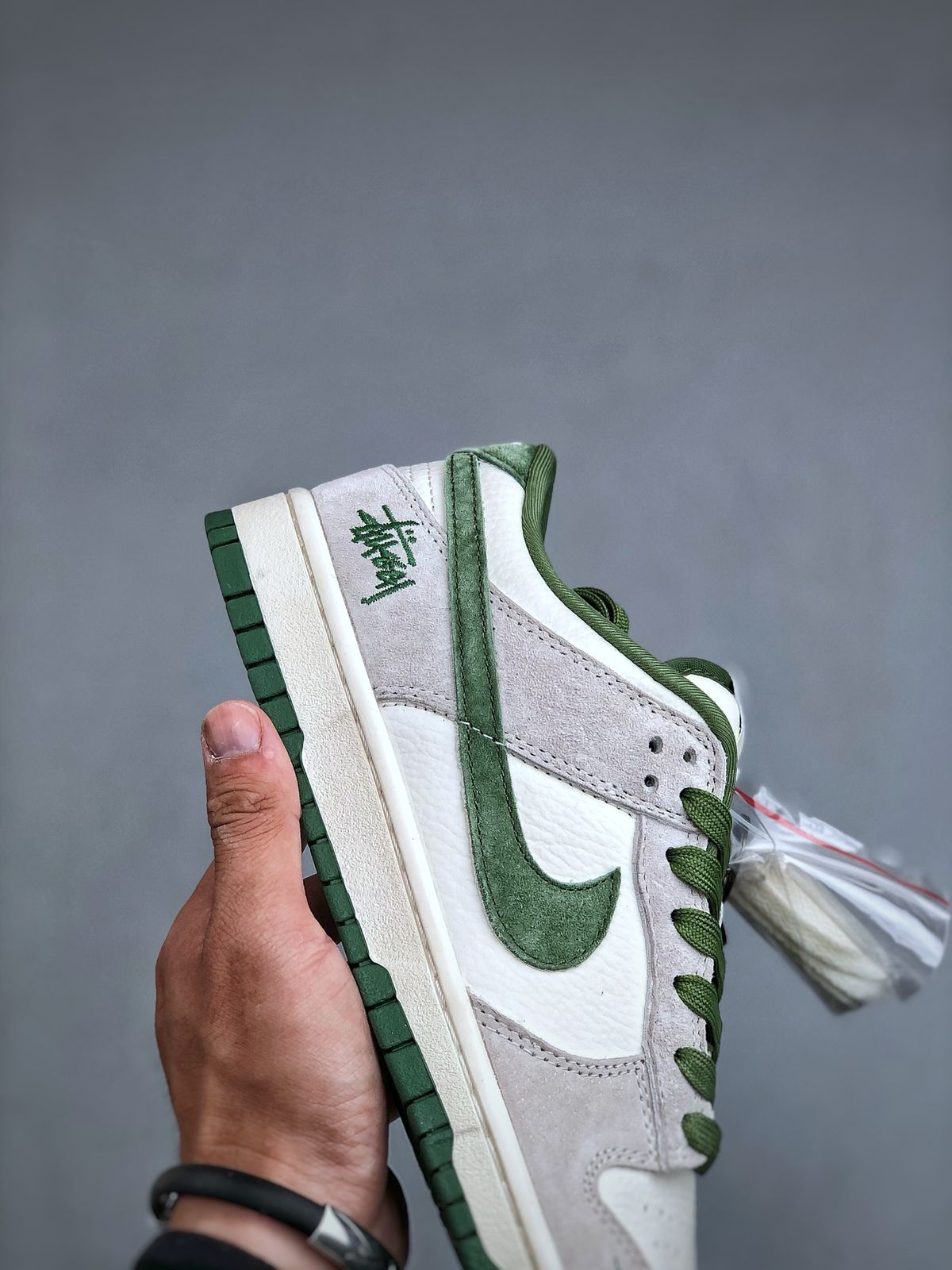 NIKE SB DUNK X STUSSY WHITE ARMY GREEN SUEDE