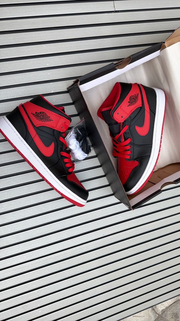 NIKE AIR JORDAN ONE