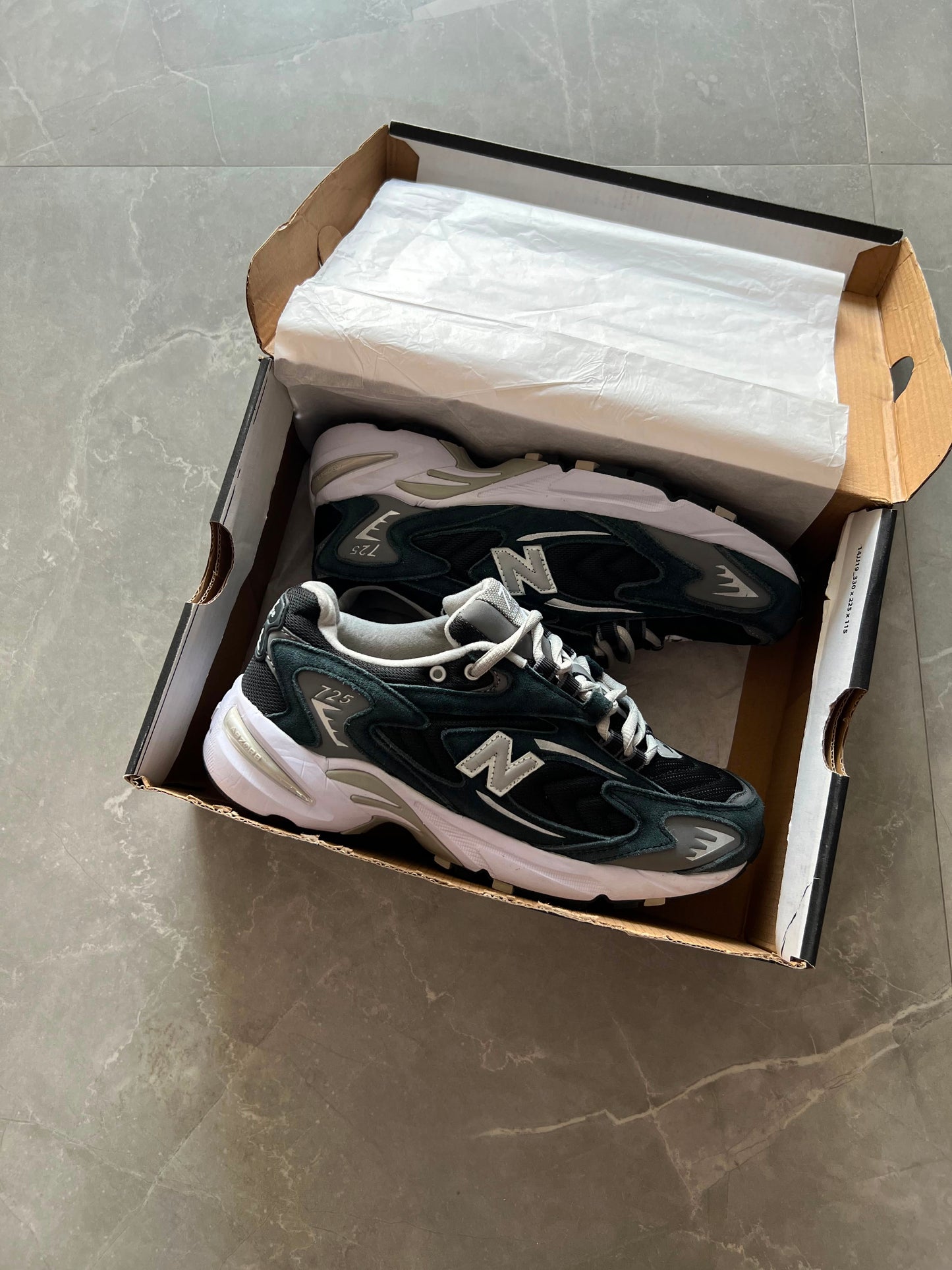 NEW BALANCE 725