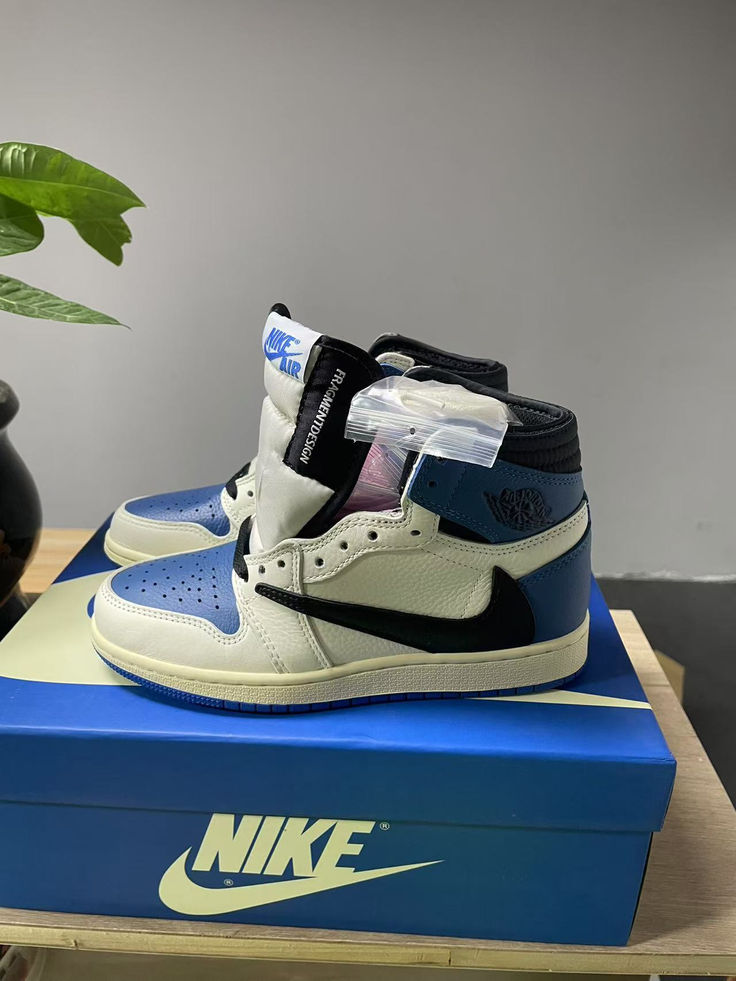 JORDAN 1 RETRO HIGH FRAGMENT X TRAVIS SCOTT U.A