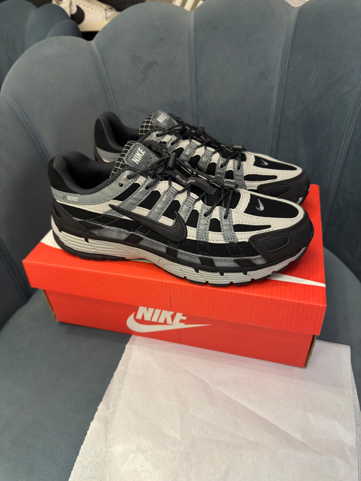 NIKE P 6000 TRAINER BLACK/GREY