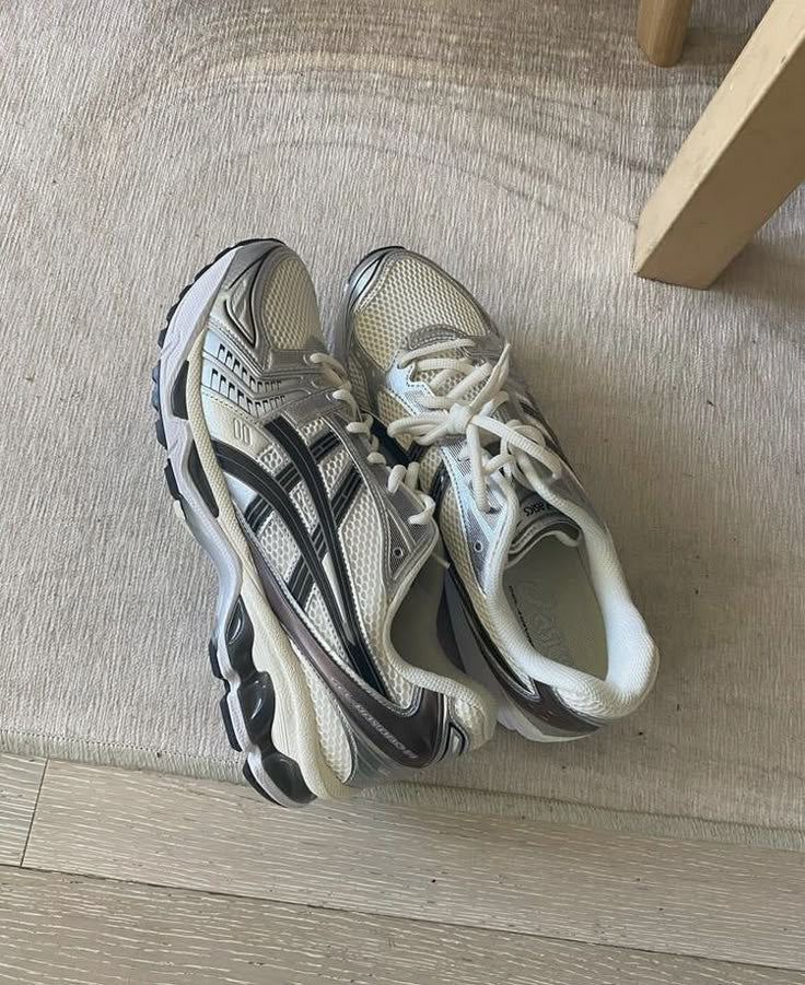 ASICS GEL KAYANO 14 CREAM BLACK / METALLIC PLUM