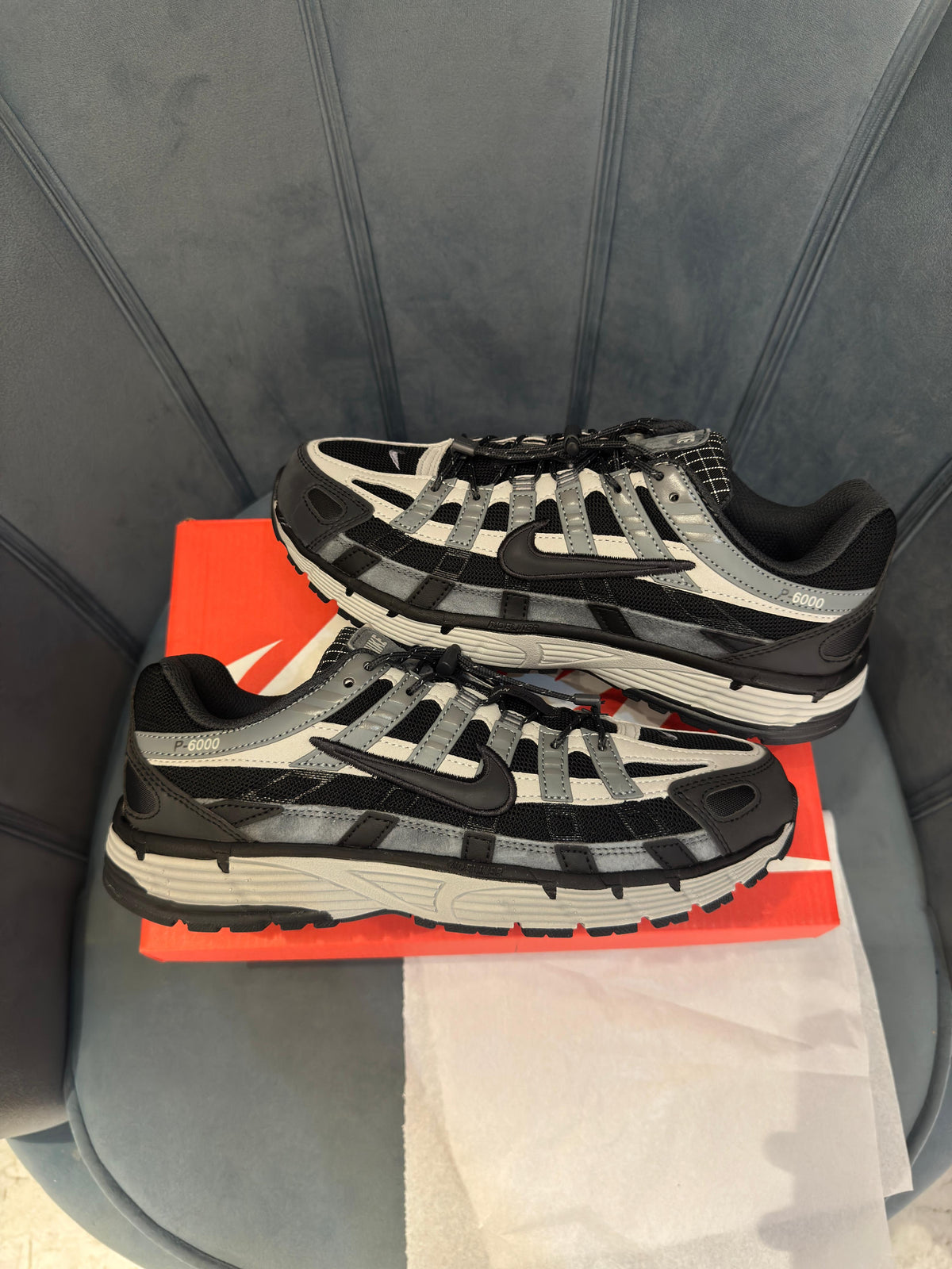 NIKE P 6000 TRAINER BLACK/GREY
