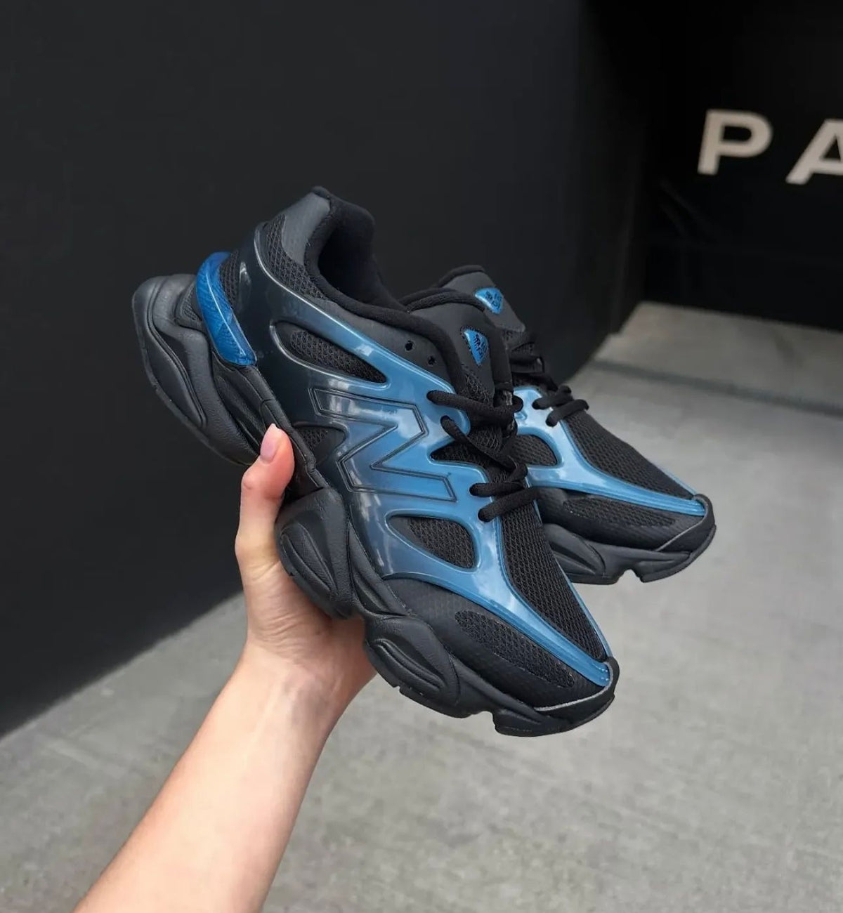 NEW BALANCE 9060 GRADIENT BLUE BLACK