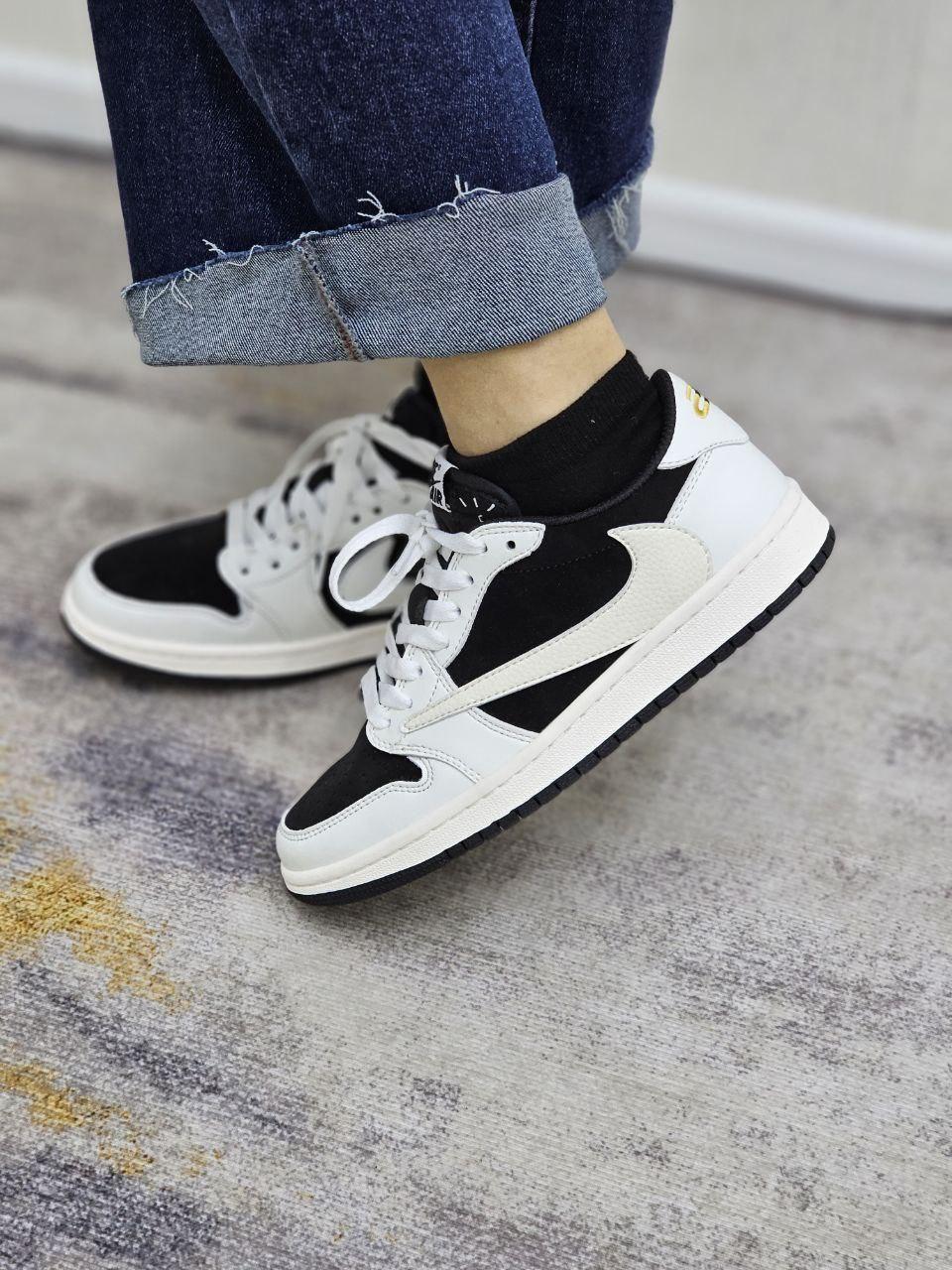 NIKE AIR JORDAN 1 LOW X TRAVIS SCOTT PANDA U.A