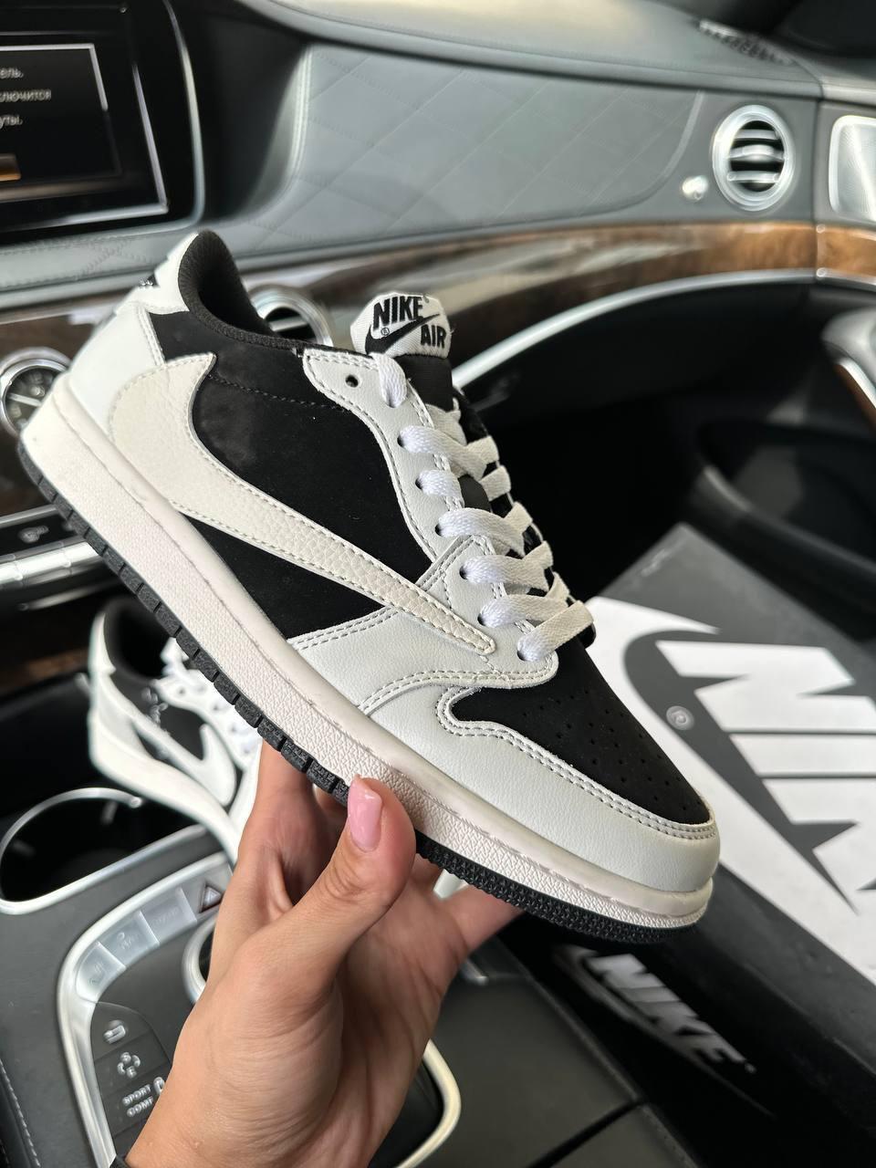 NIKE AIR JORDAN 1 LOW X TRAVIS SCOTT PANDA U.A