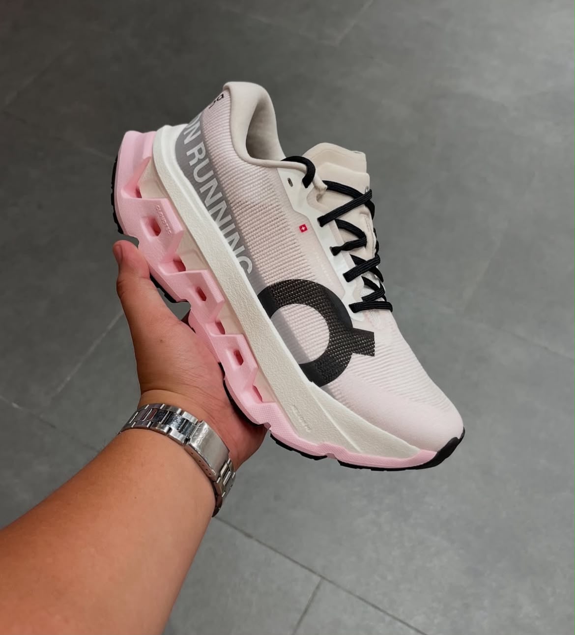 ON CLOUDMONSTER 3 HYPER PINK