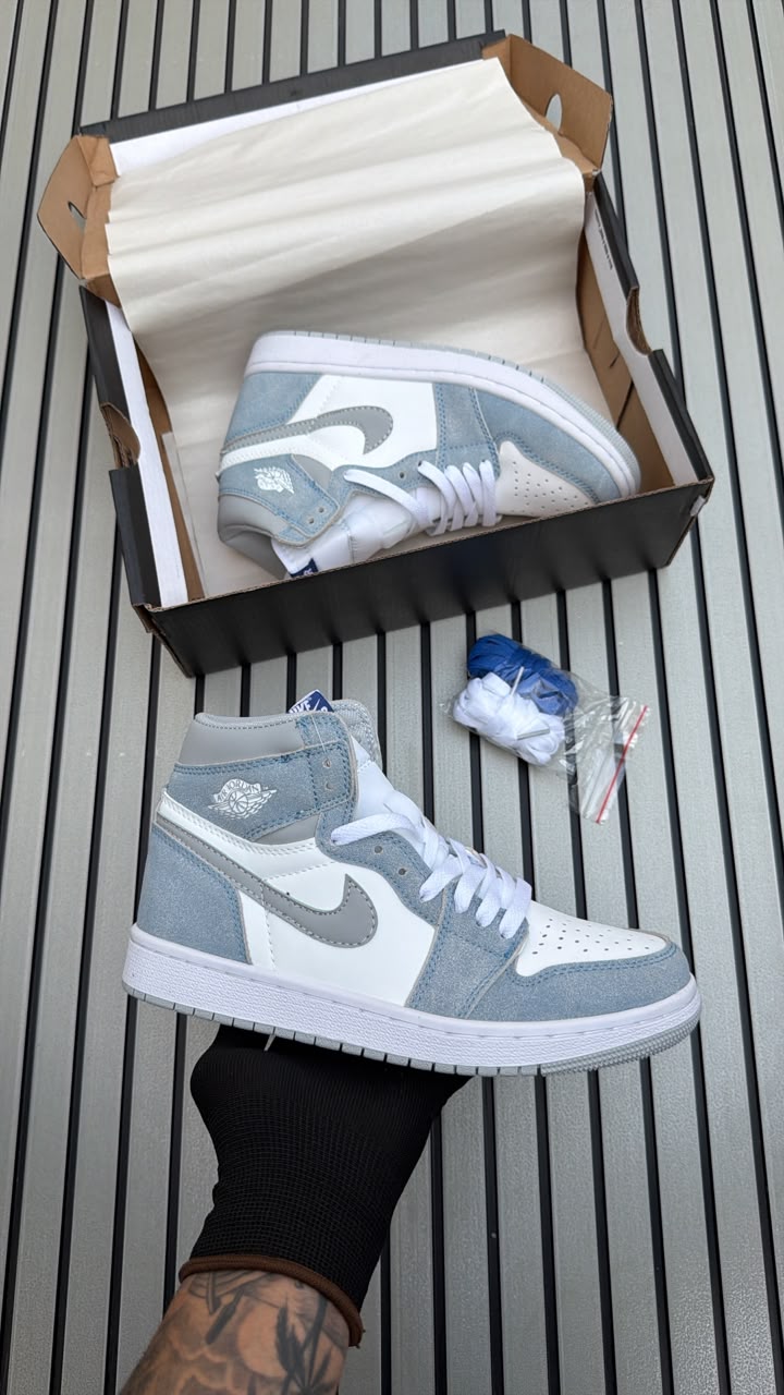 NIKE AIR JORDAN ONE RETRO HIGH OG HYPER ROYAL