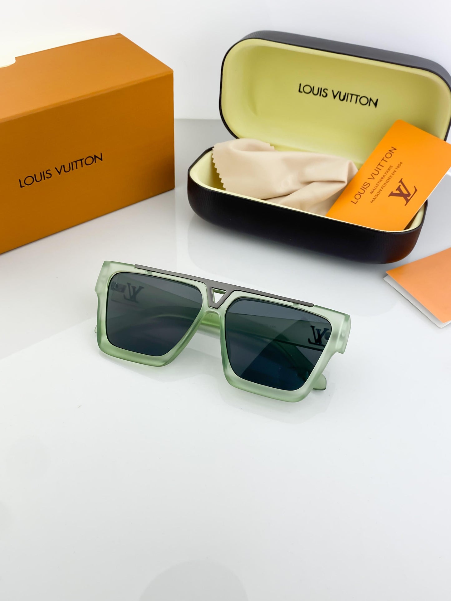 LOUIS VUITTON MATTE GREEN SUNGLASSES