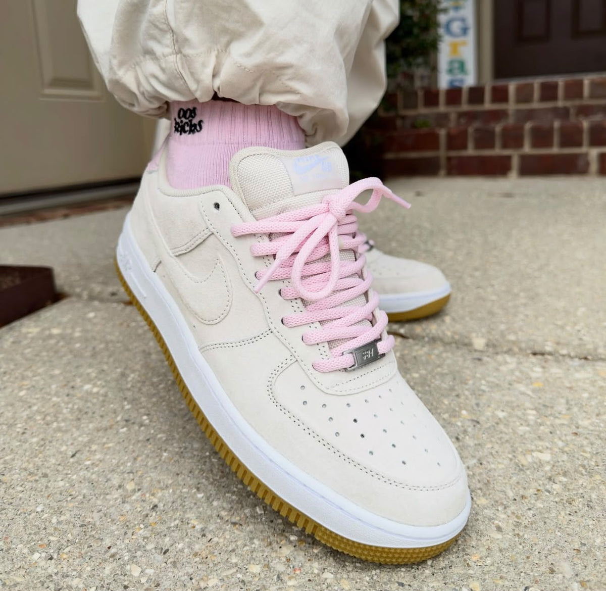 NIKE AIR FORCE 1 LOW SBLIGHT OREWOOD BROWN PINK