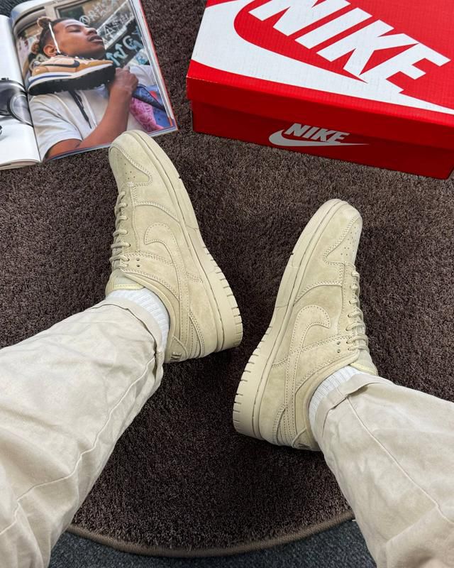 NIKE SB DUNK LOW X SUPREME BEIGE