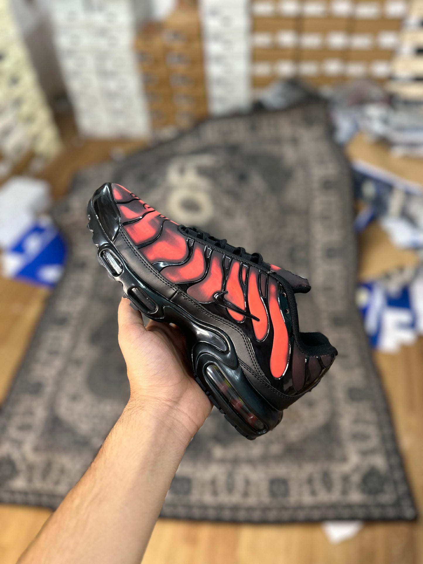 NIKE AIRMAX PLUS REFLECTS HEAT