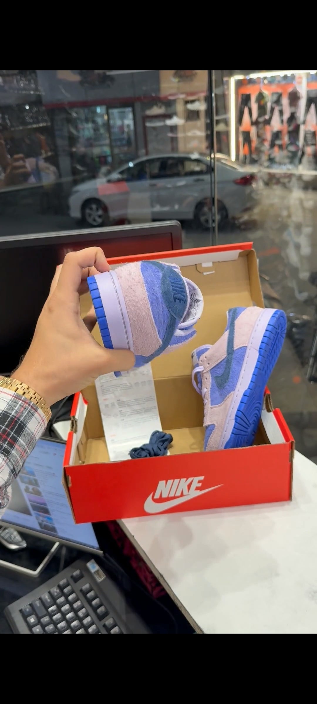 NIKE SB DUNK LOW HYDRANGEAS