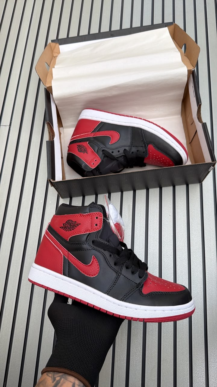 NIKE AIR JORDAN ONE RETRO HIGH OG BRED/BANNED