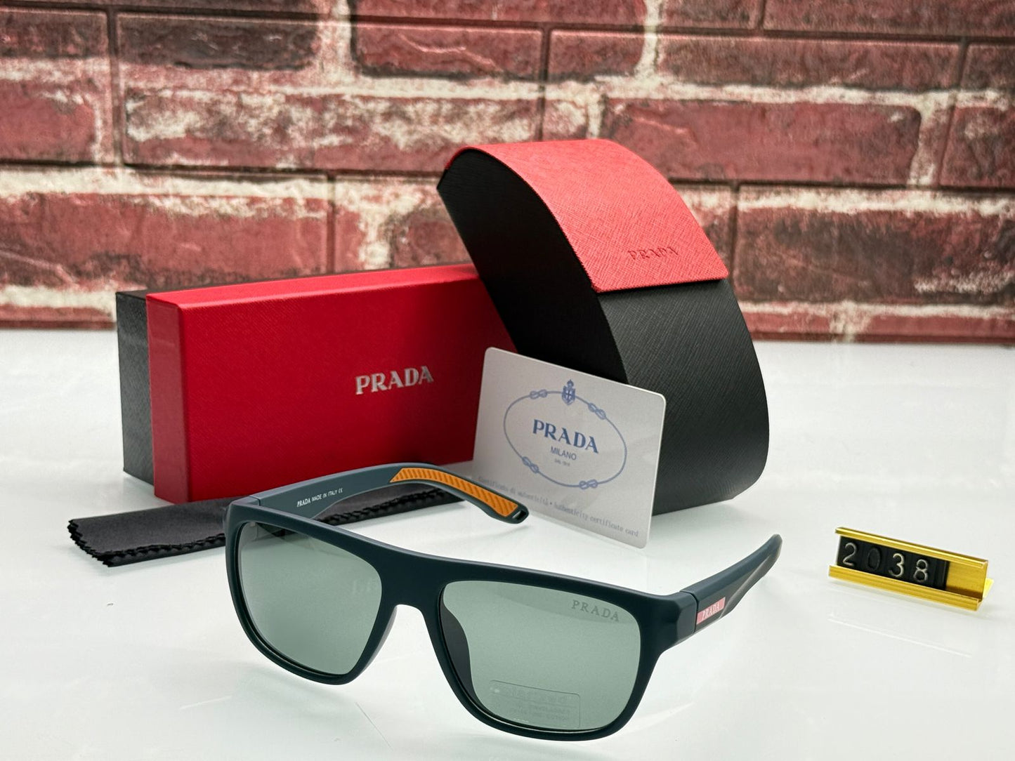 PRADA POLARIZED LENS SUNGLASS