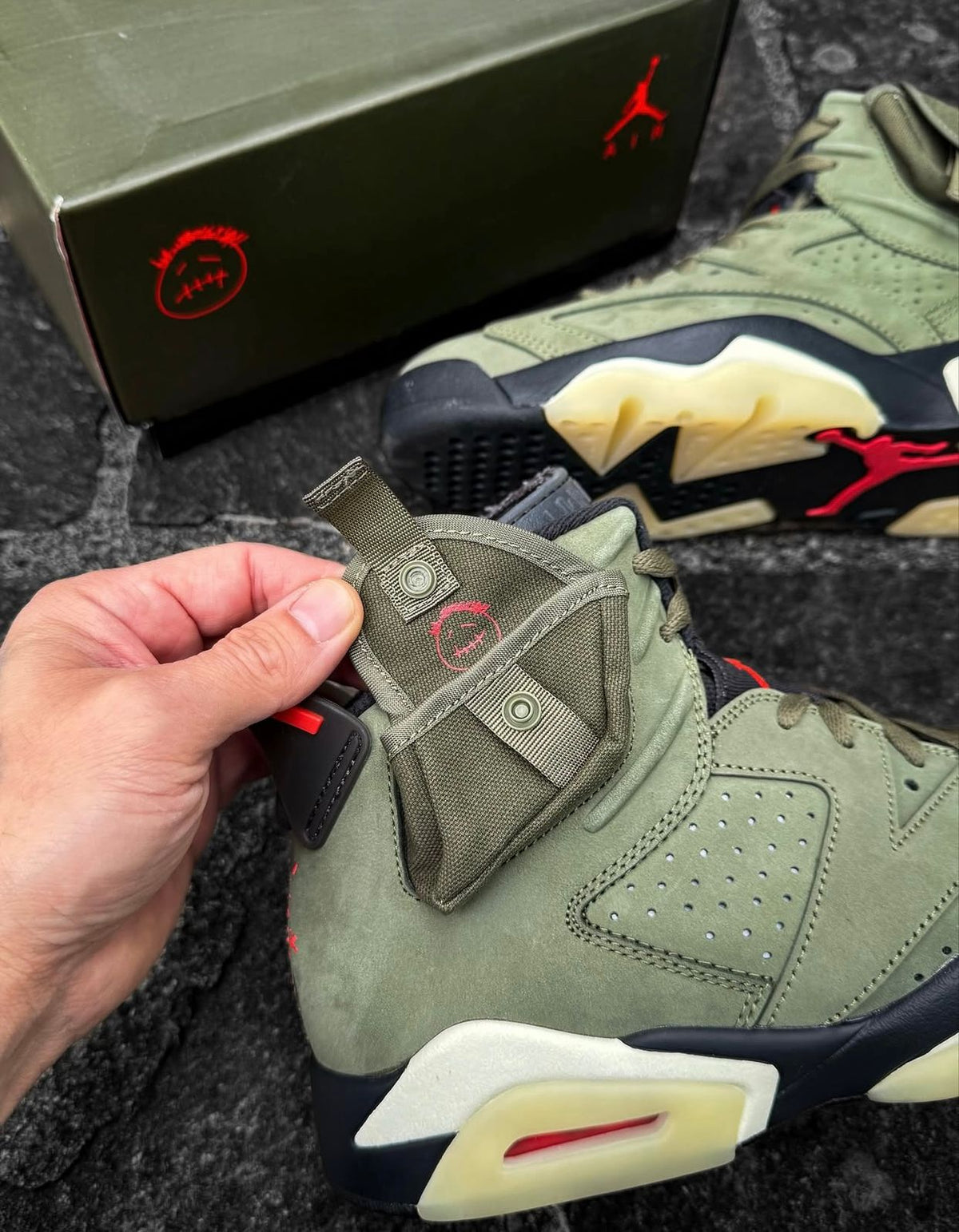 NIKE AIR JORDAN 6 X TRAVIS CACTUS JACK