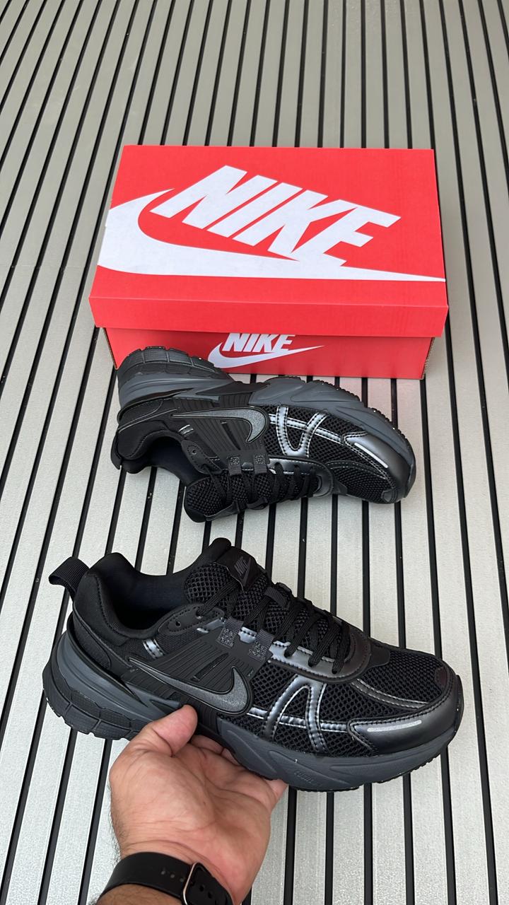 NIKE V2K  BLACK