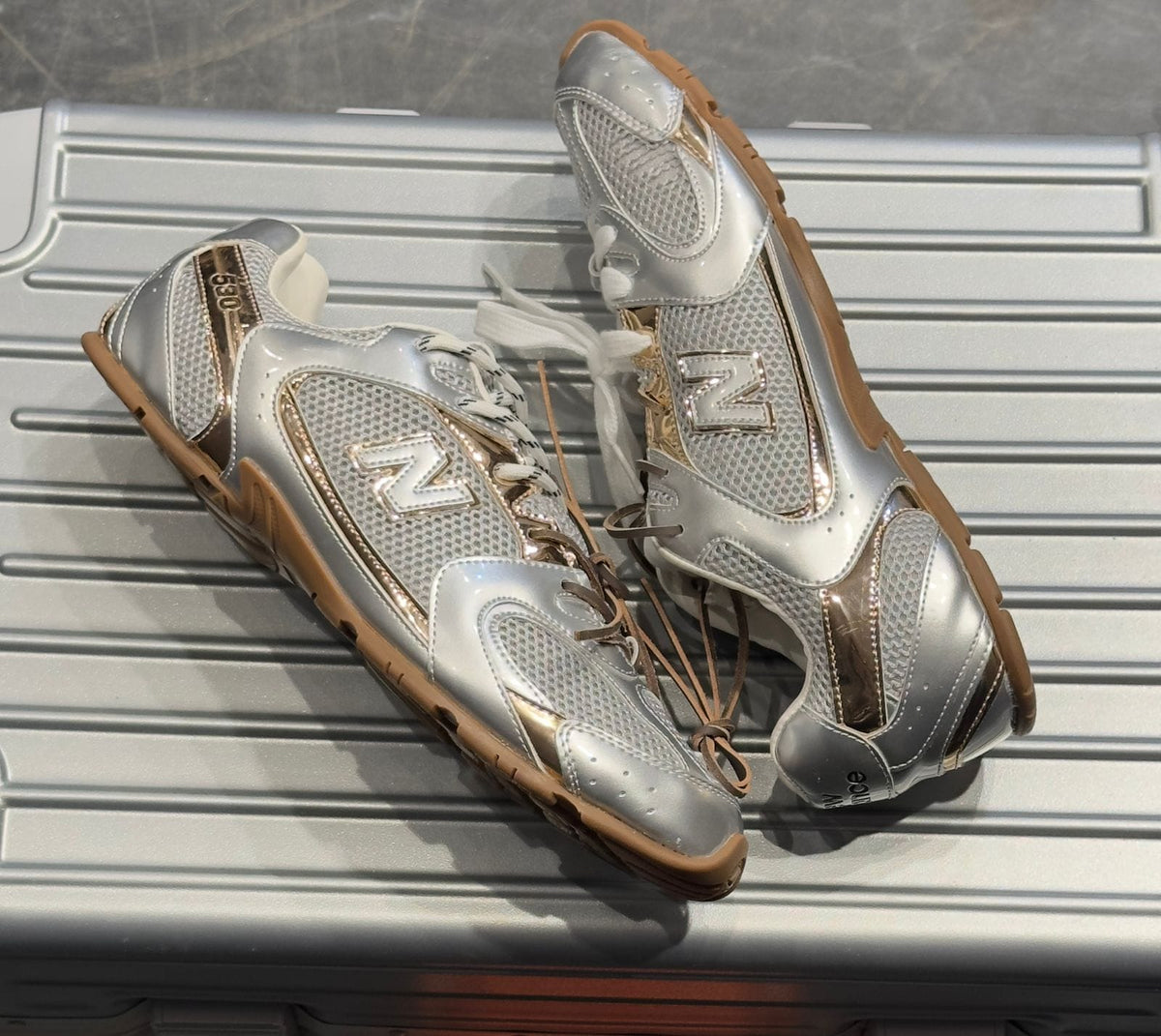 NEW BALANCE 530 X MIU MIU GOLD