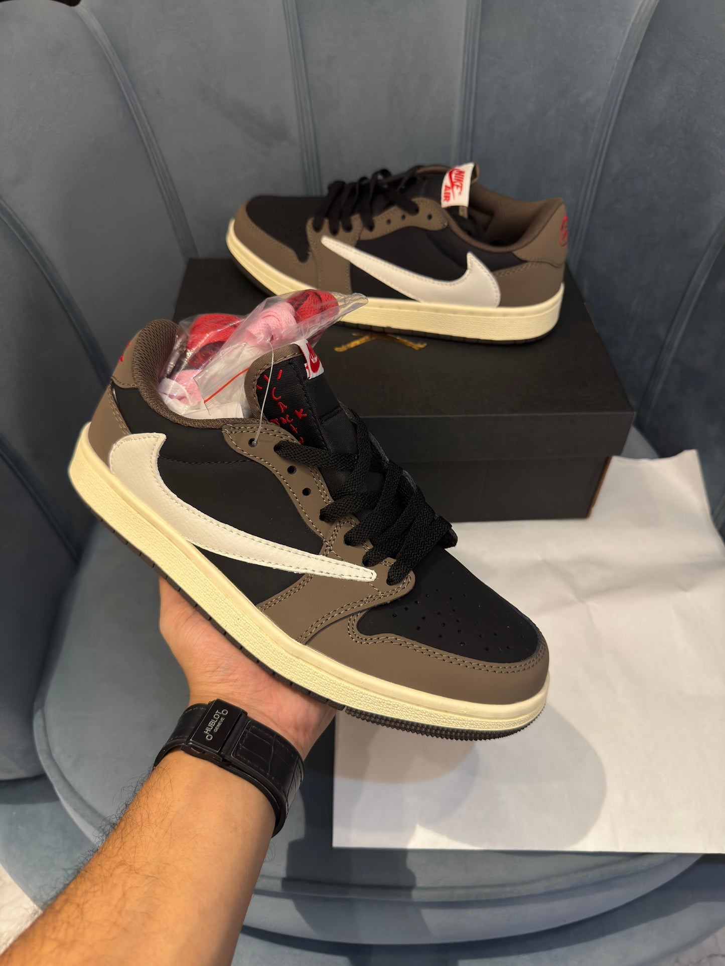 J1 LOW TRAVIS SCOTT DARK MOCHA