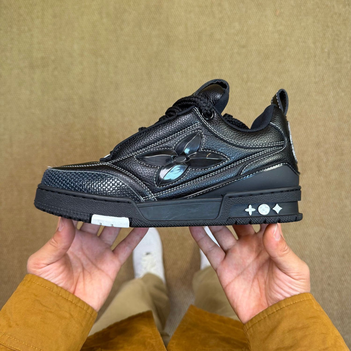 LOUIS VUITTON SKATE SNEAKERS OVERSIZED FLOWER BLACK