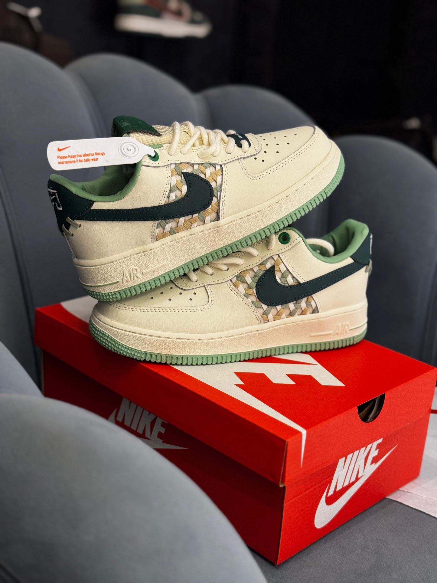 NIKE AIRFORCE ONE NAI-KE
