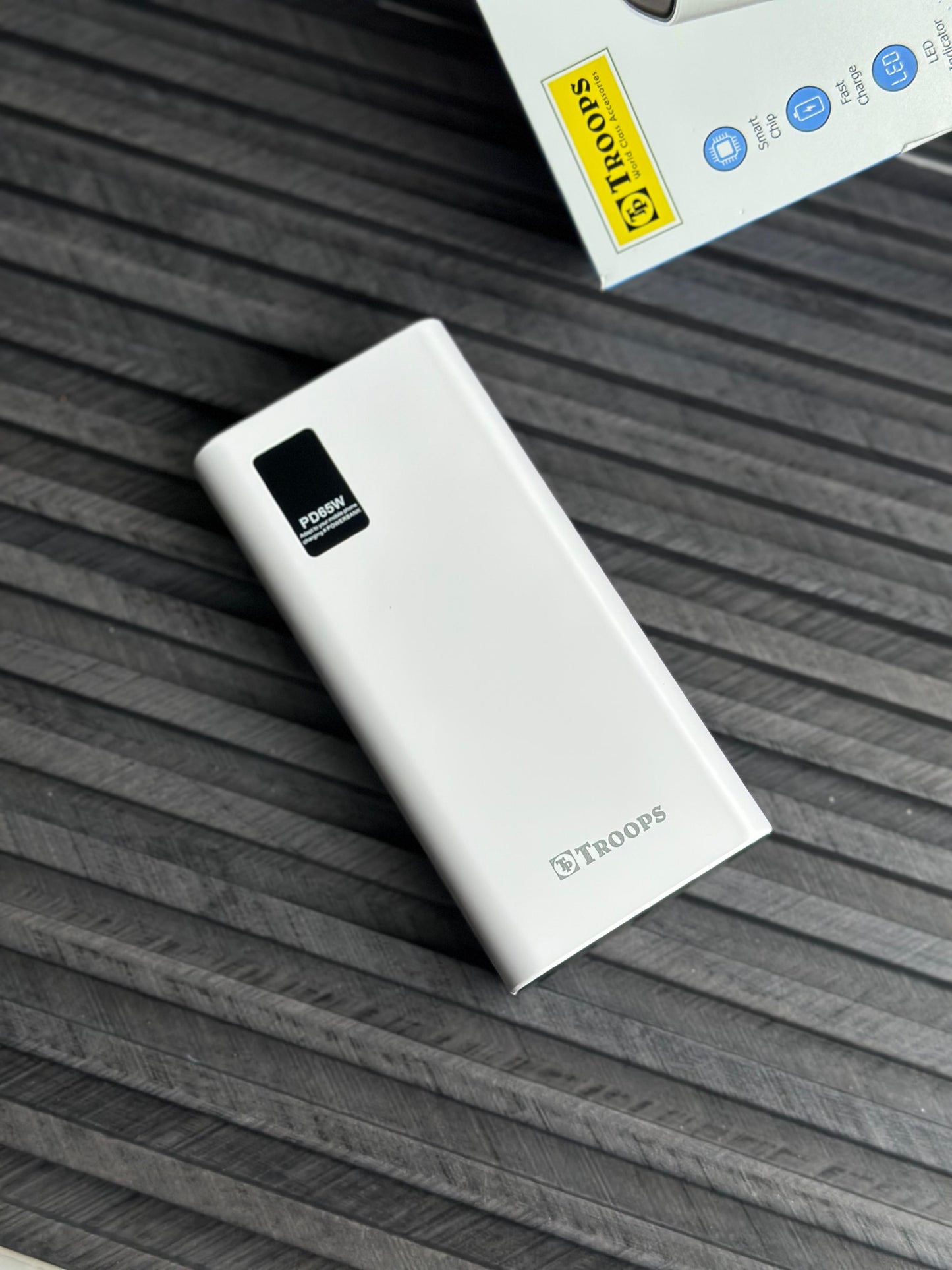 TROOPS POWERBANK