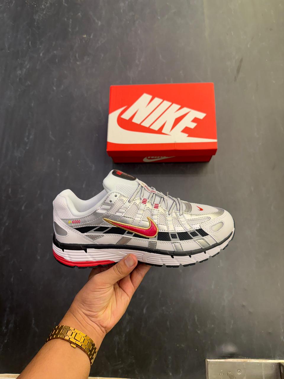 NIKE P 6000 TRAINER METALLIC RED