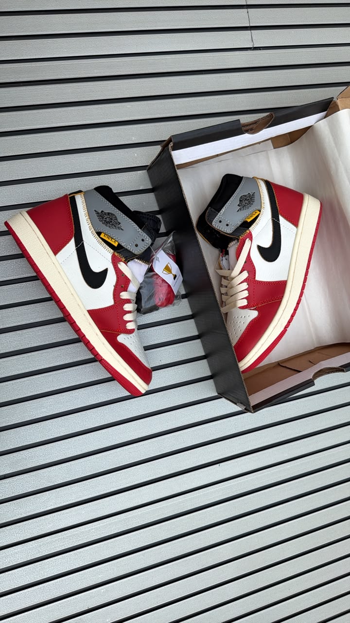 NIKE AIR JORDAN ONE RETRO HIGH OG CHICAGO SHADOW