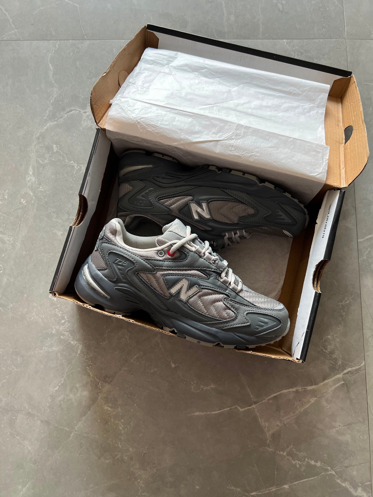 NEW BALANCE 725