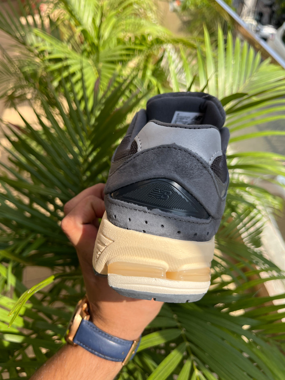 NEW BALANCE 2002 R