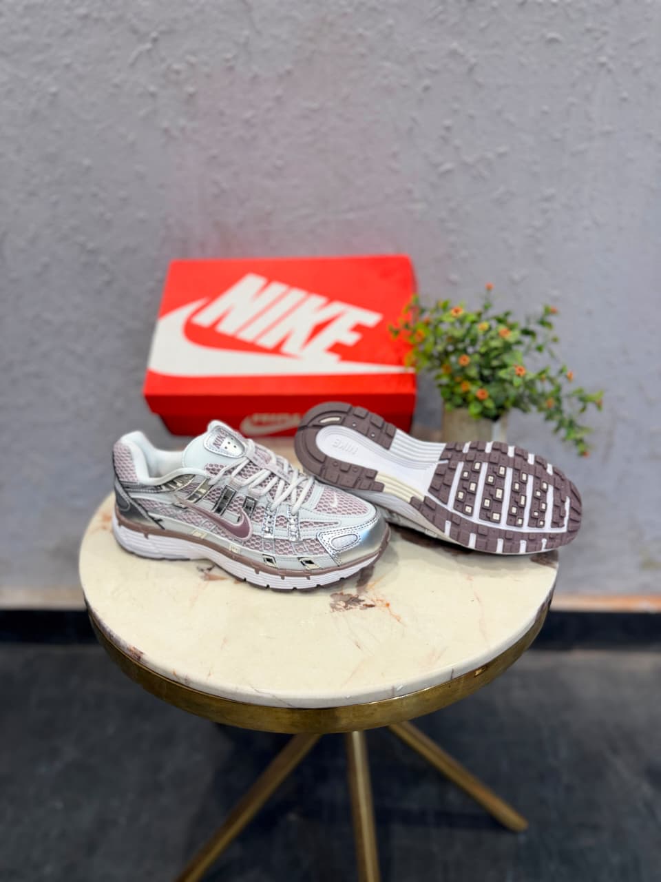 NIKE P 6000 TRAINER METALLIC WINE SWOOSH