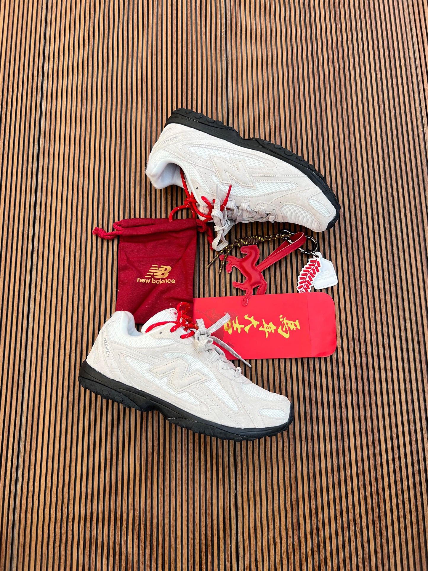 NEW BALANCE 204L HORSE