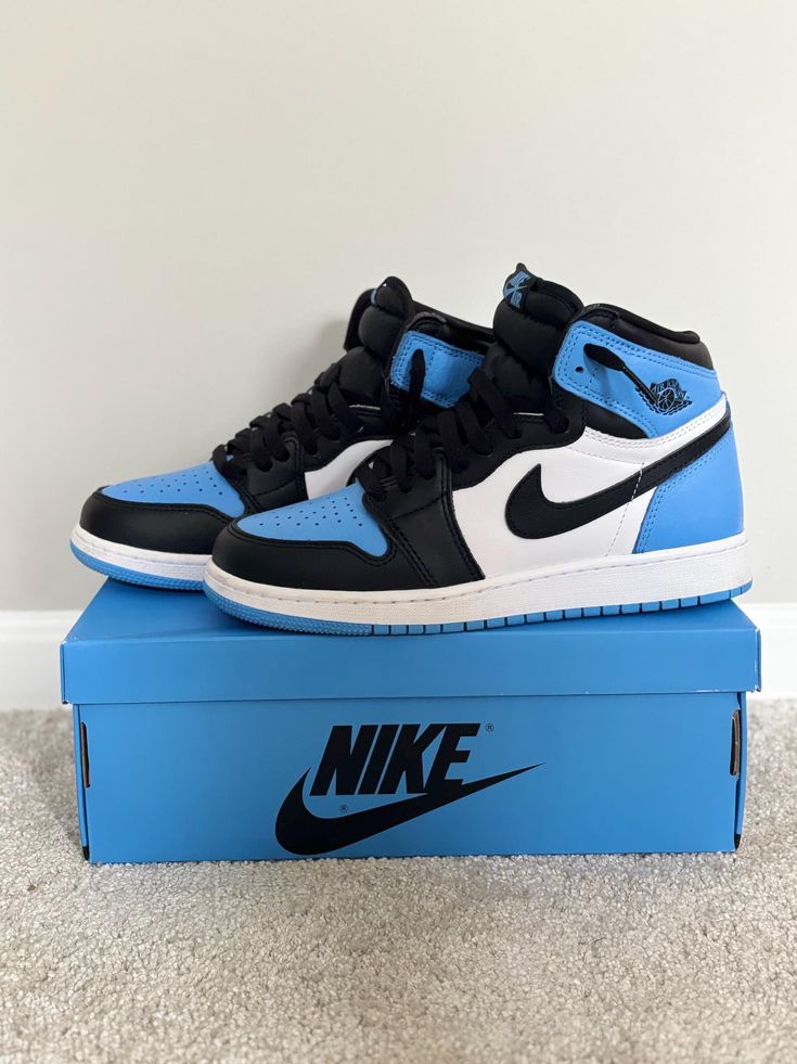AIR JORDAN 1 HIGH UNC TOE